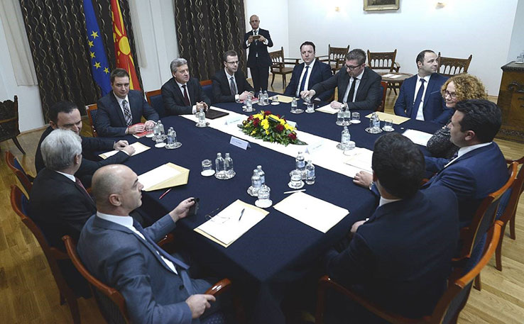 institucionalna paraliza na makedonskiot sistem dali liderskite sredbi se resenie